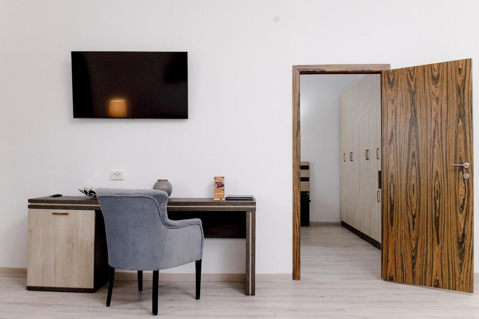 Infinity Plaza Block 1 Hotel Atiraw Buitenkant foto
